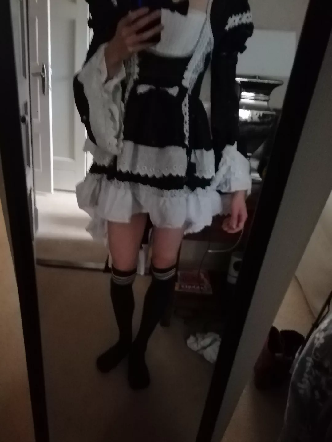 I has maid dress :3