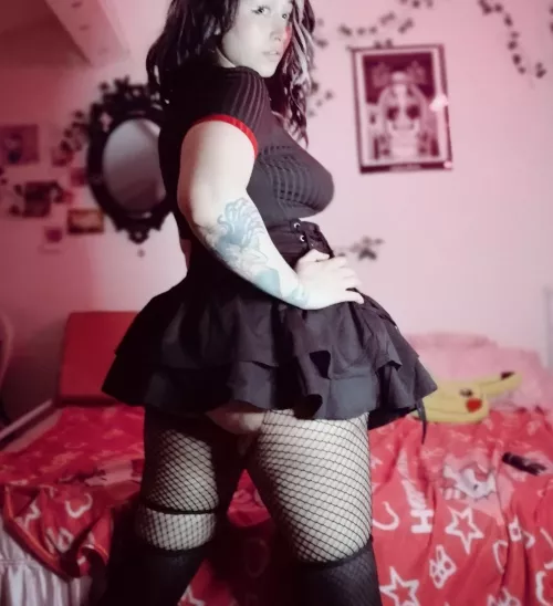 I heard you were looking for a cute curvy goth gf 