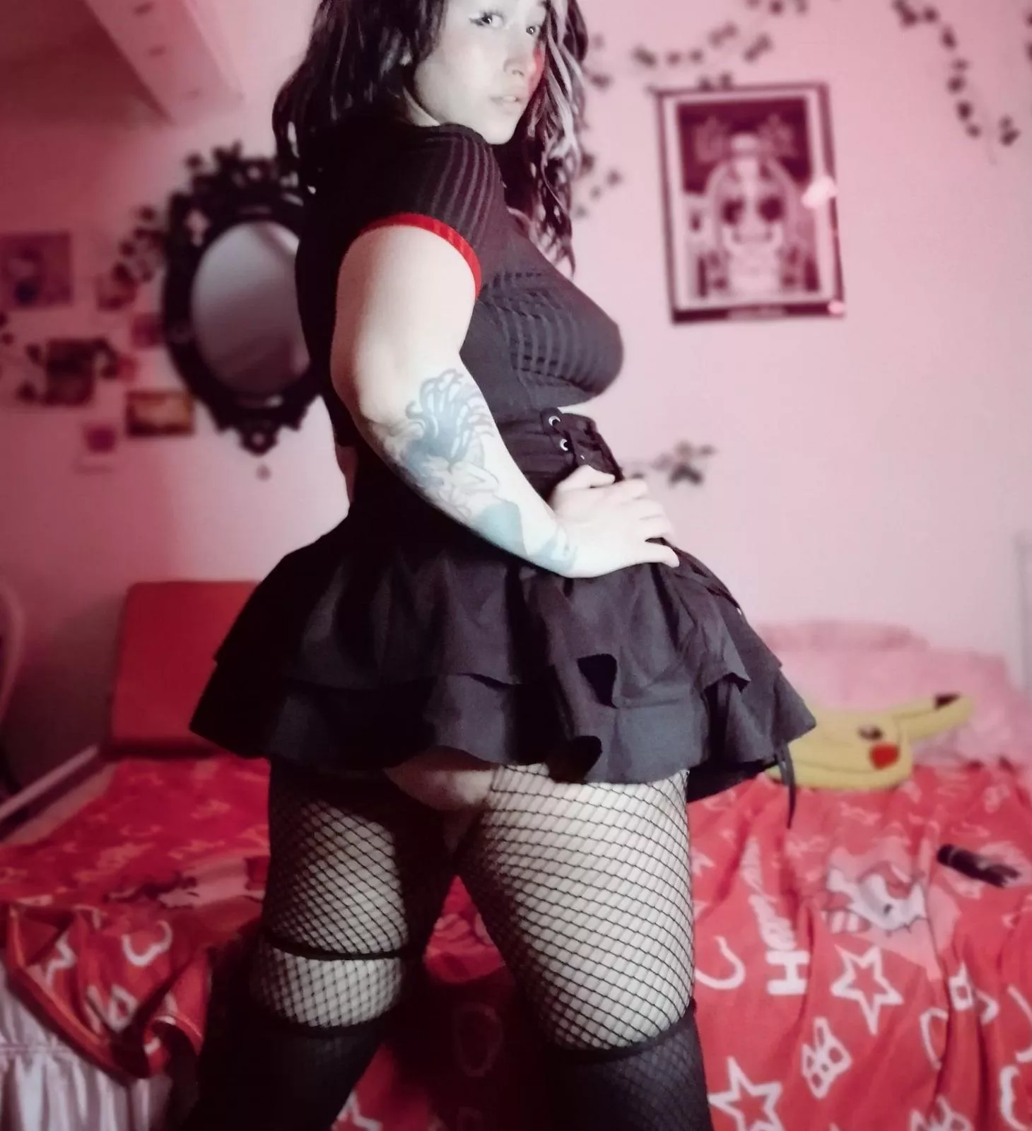 I heard you were looking for a cute curvy goth gf 