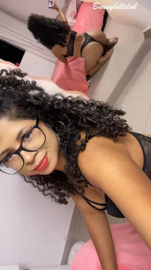 I look hot in the mirror, don't you think?