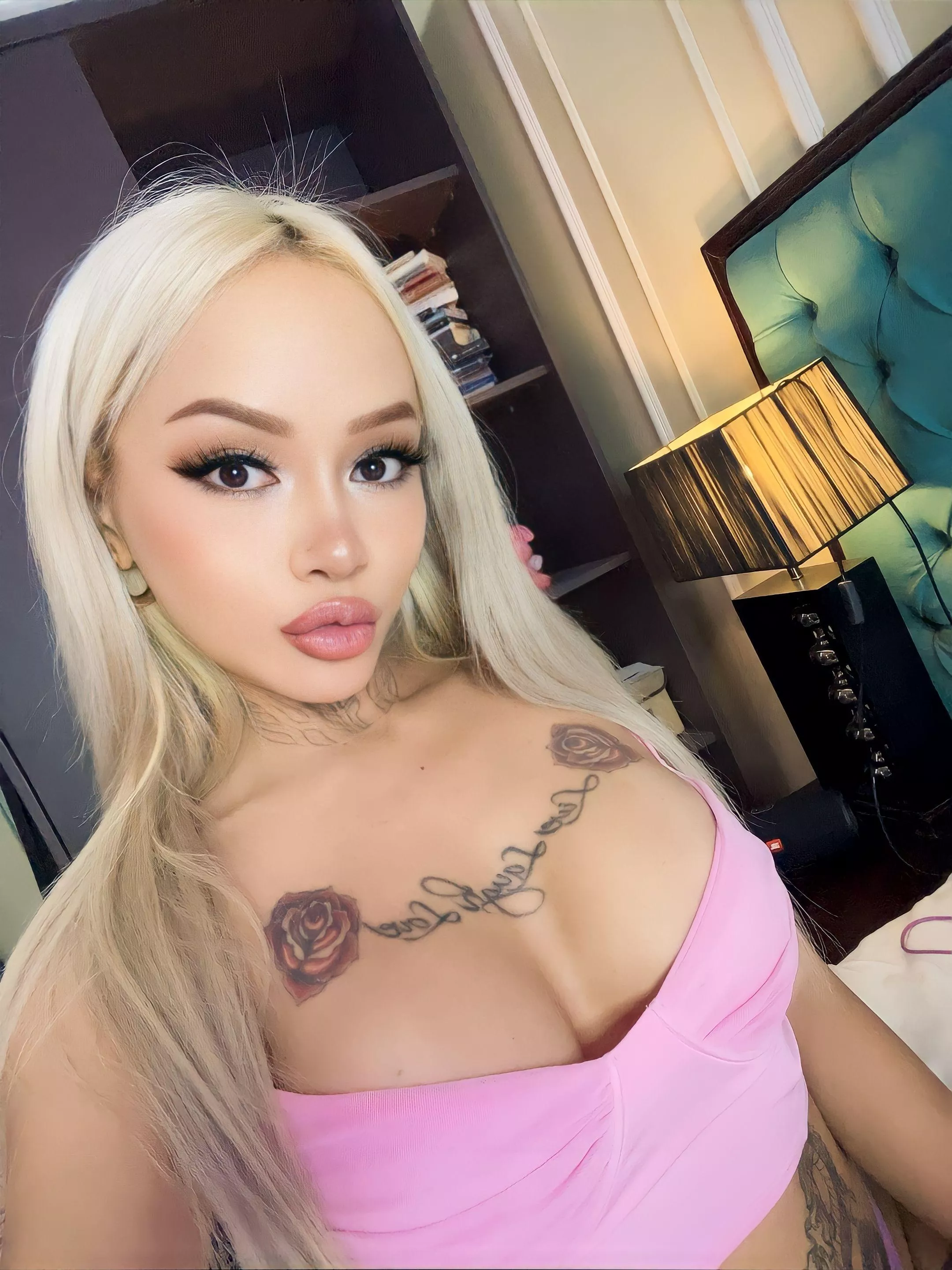 I might be the perfect blend of pleasure and pain for men like you!😘