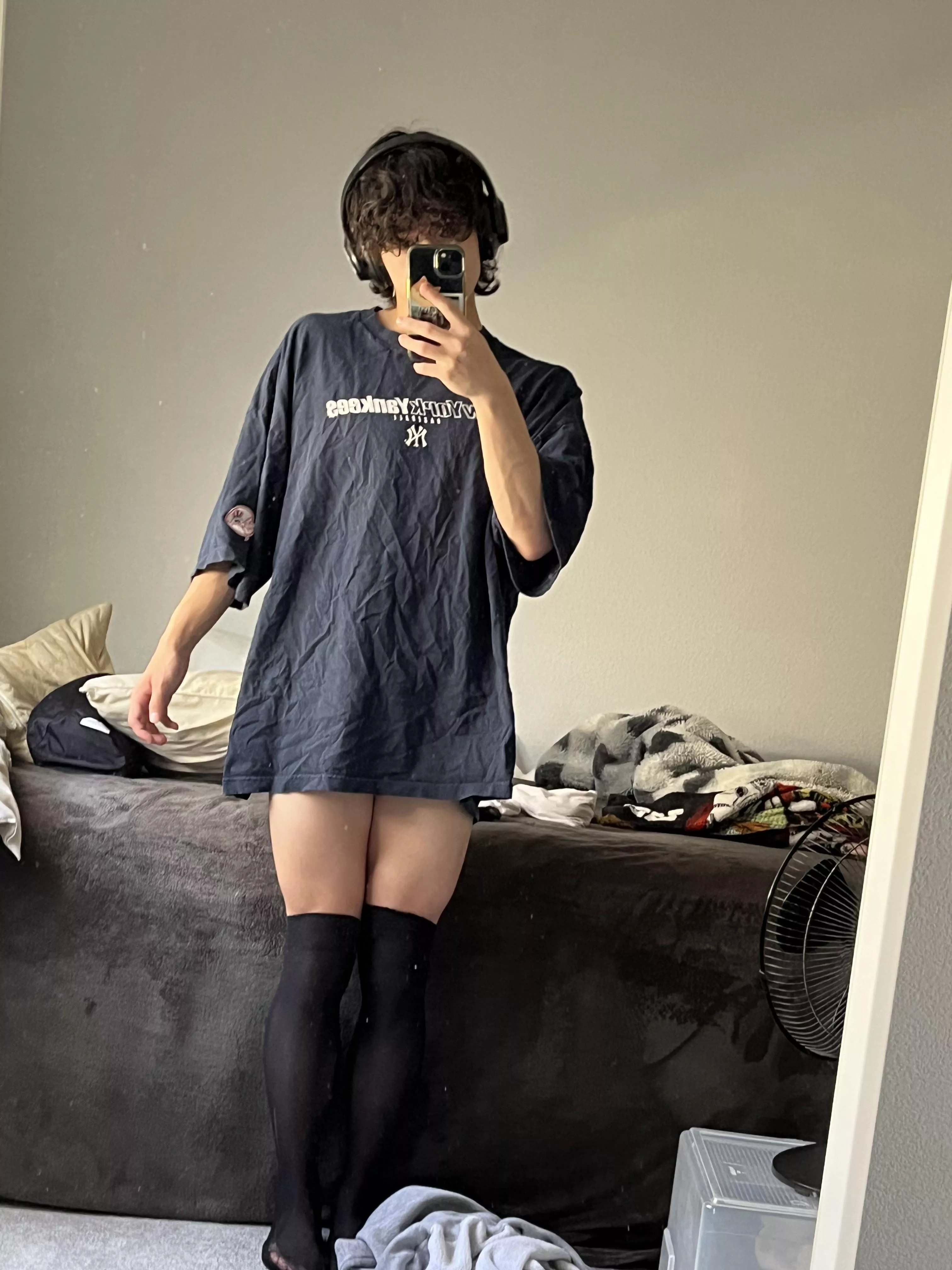 is the shirt too big😭😭