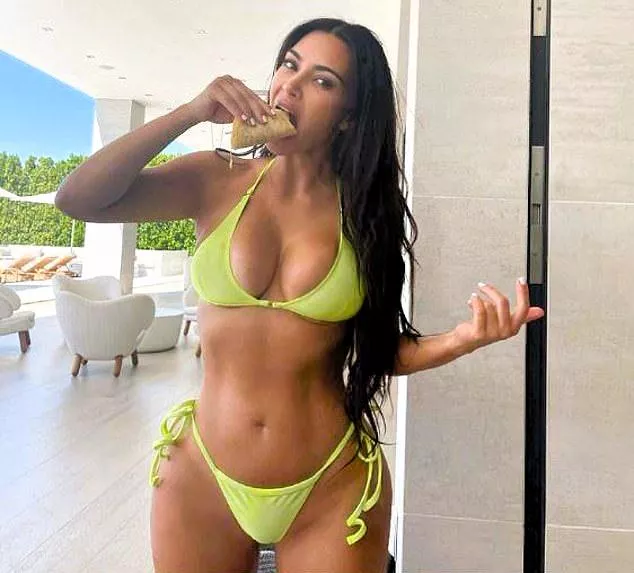 Kim Kardashian In this Looks......🤤