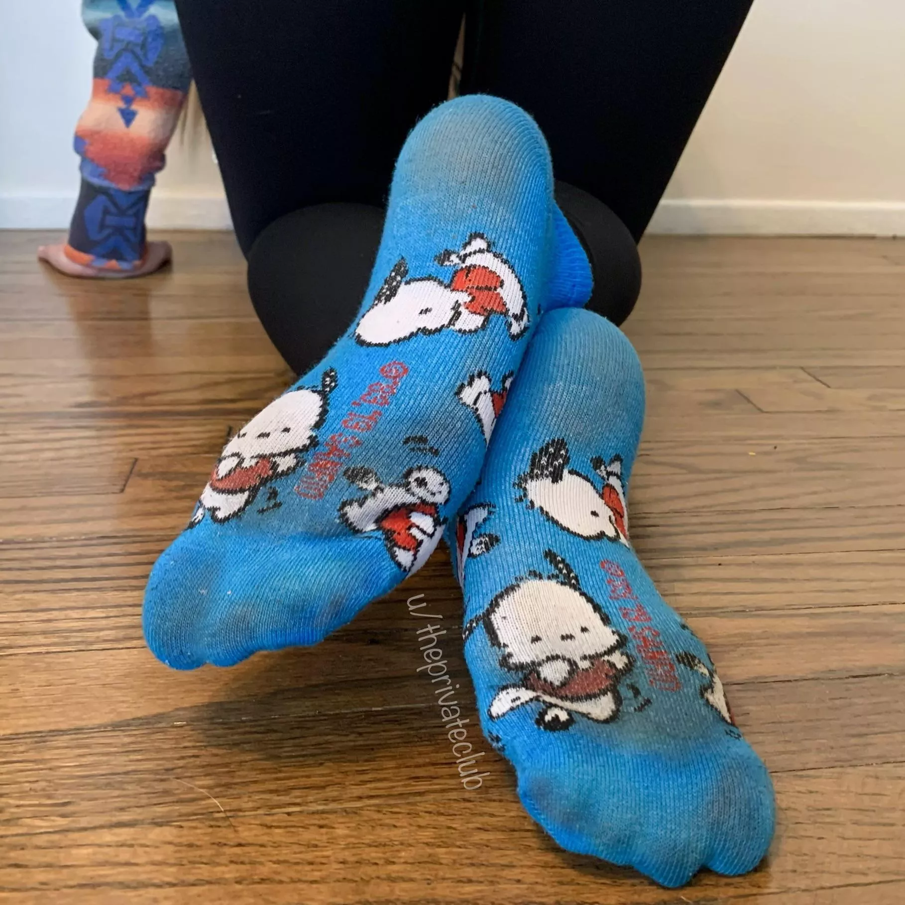 Kneel down ‘n sniff!