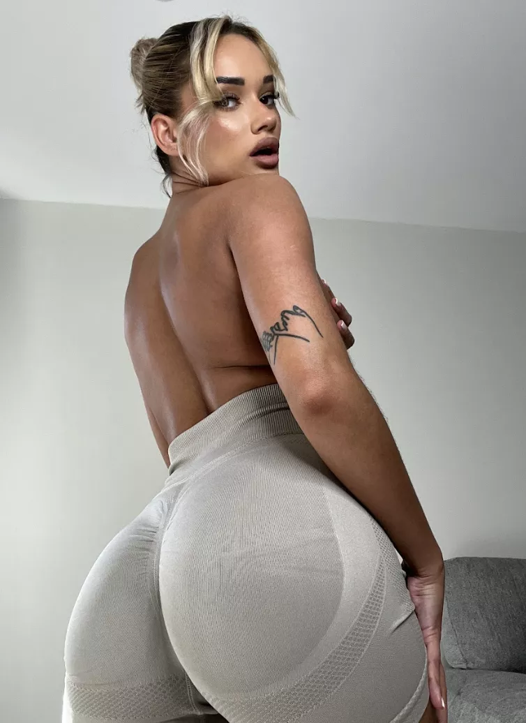 My booty has all the good curves