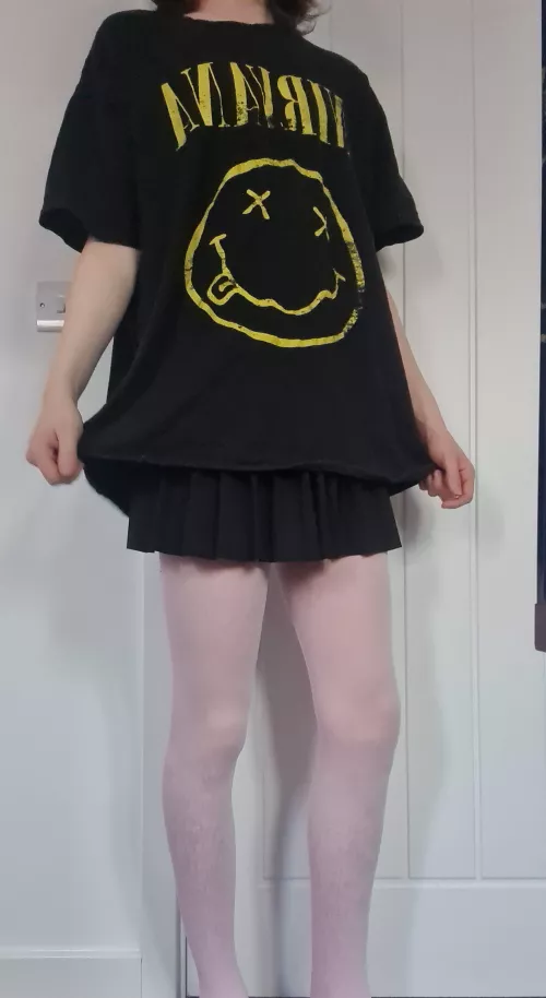My first time wearing fem clothes :3