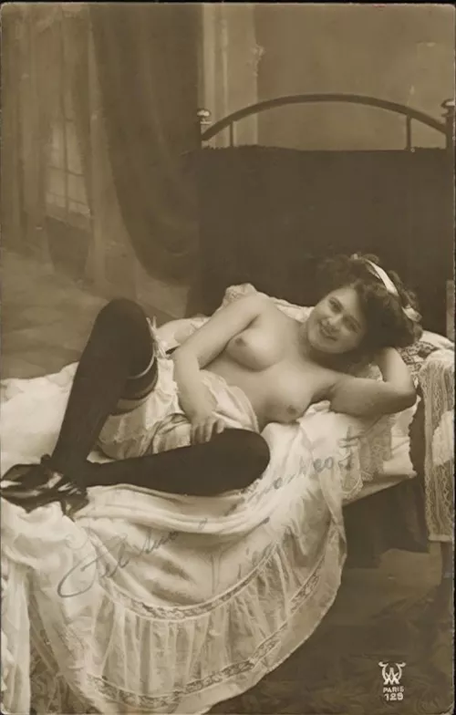 naughty French ladies and their postcards
