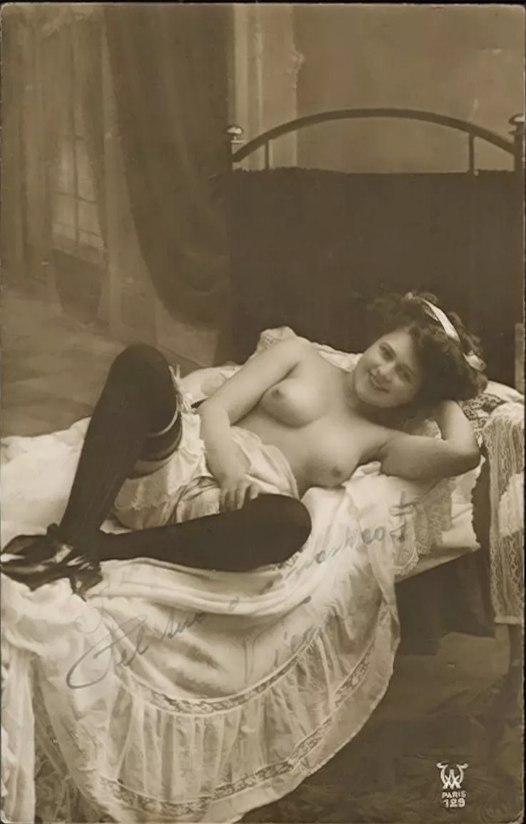 naughty French ladies and their postcards