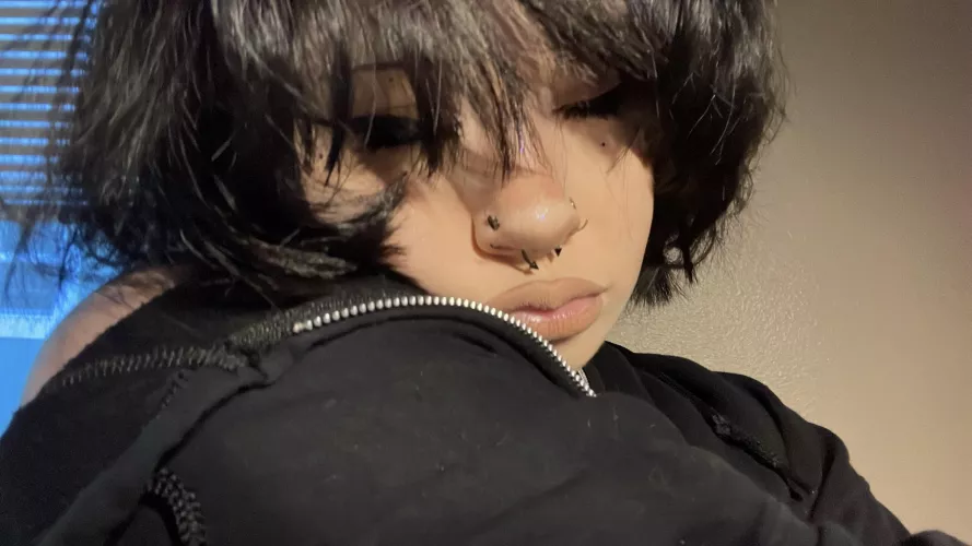 need a haircut soon starting to look like a mushroomヾ(`ヘ´)ﾉﾞ