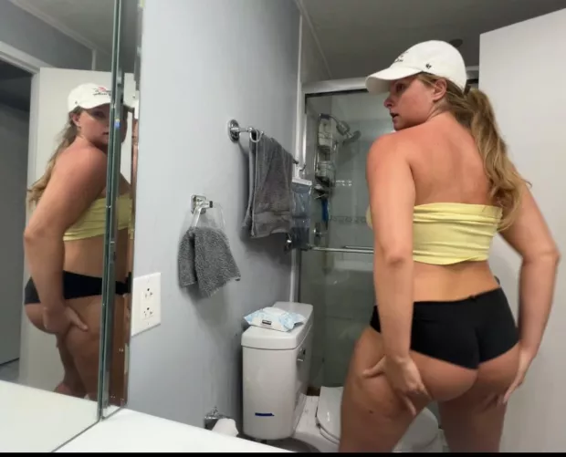 Screenshot from a twerk..my ass looks so phattttt…dumpyyyy