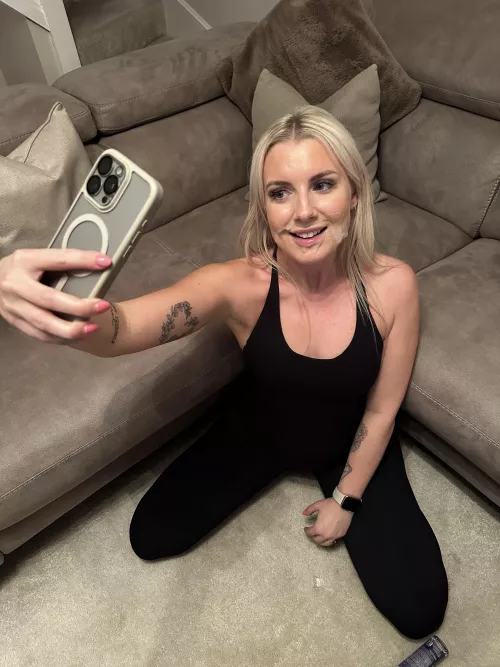 Sending hubby a selfie whilst he is at work 💦