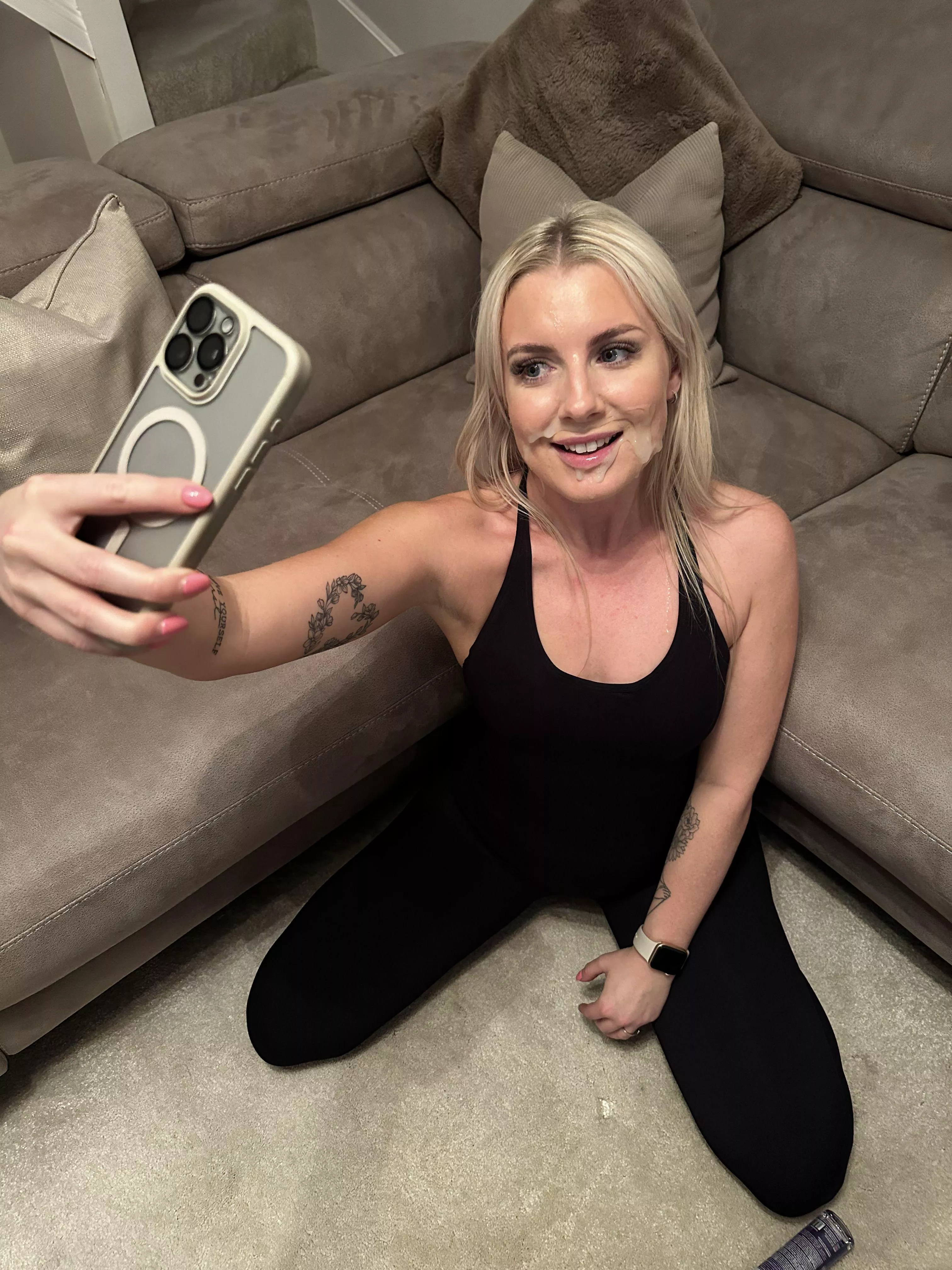 Sending hubby a selfie whilst he is at work 💦