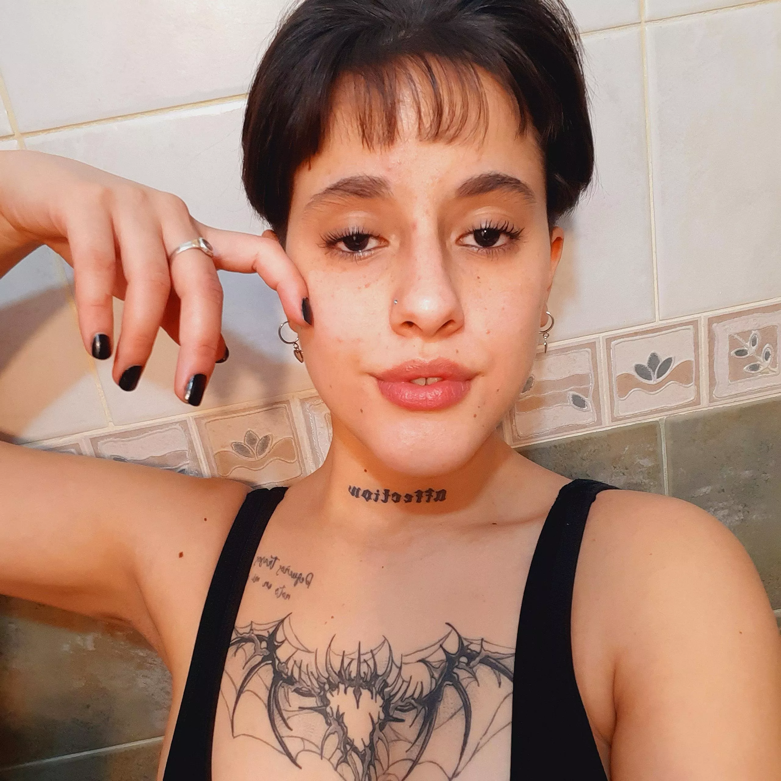 Short and dark hair, does it match?