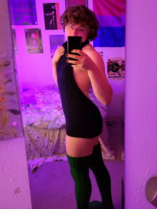 This is what happens to boys who never skip leg day :3