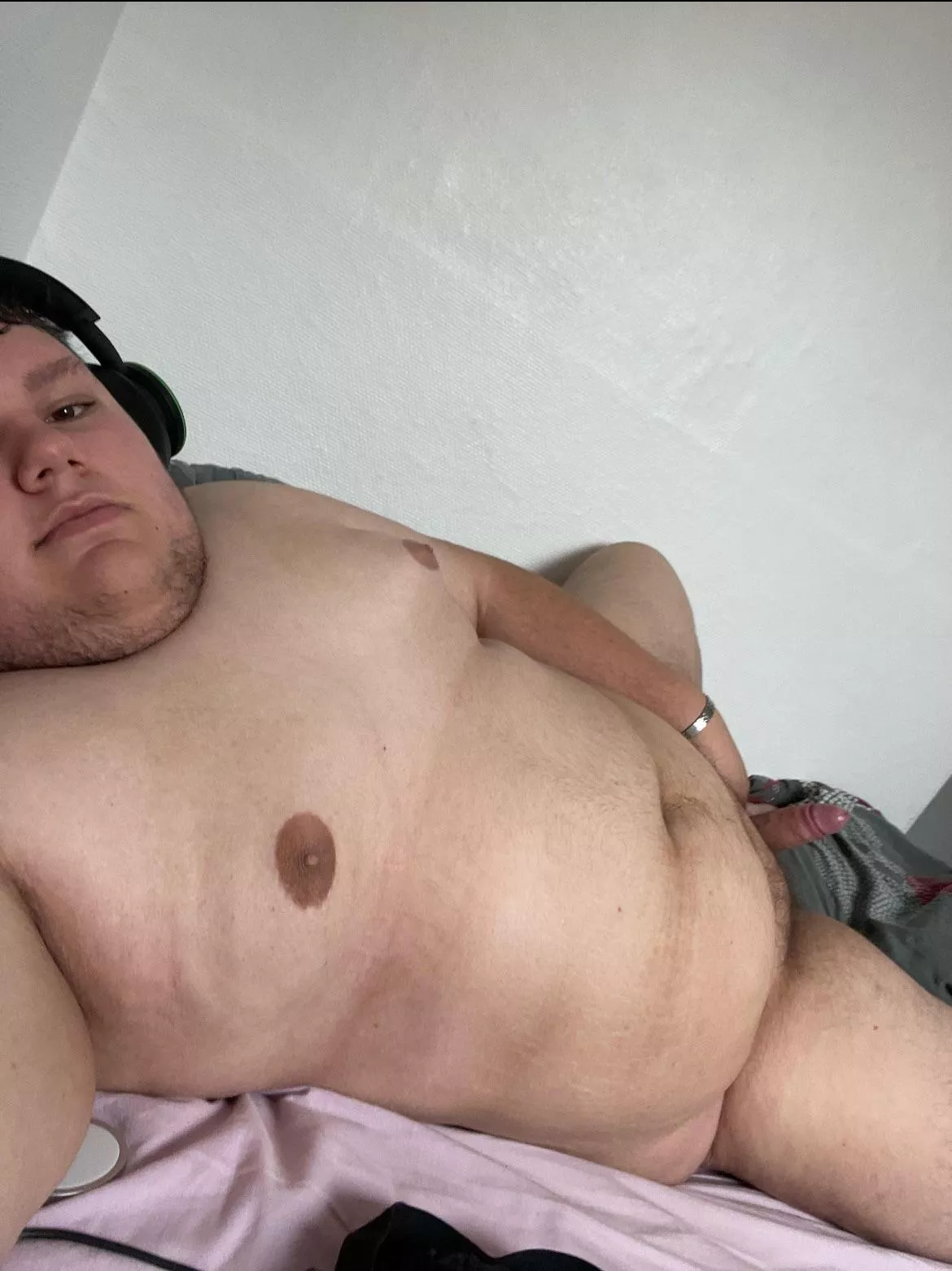 Wanna lay in bed with me ?