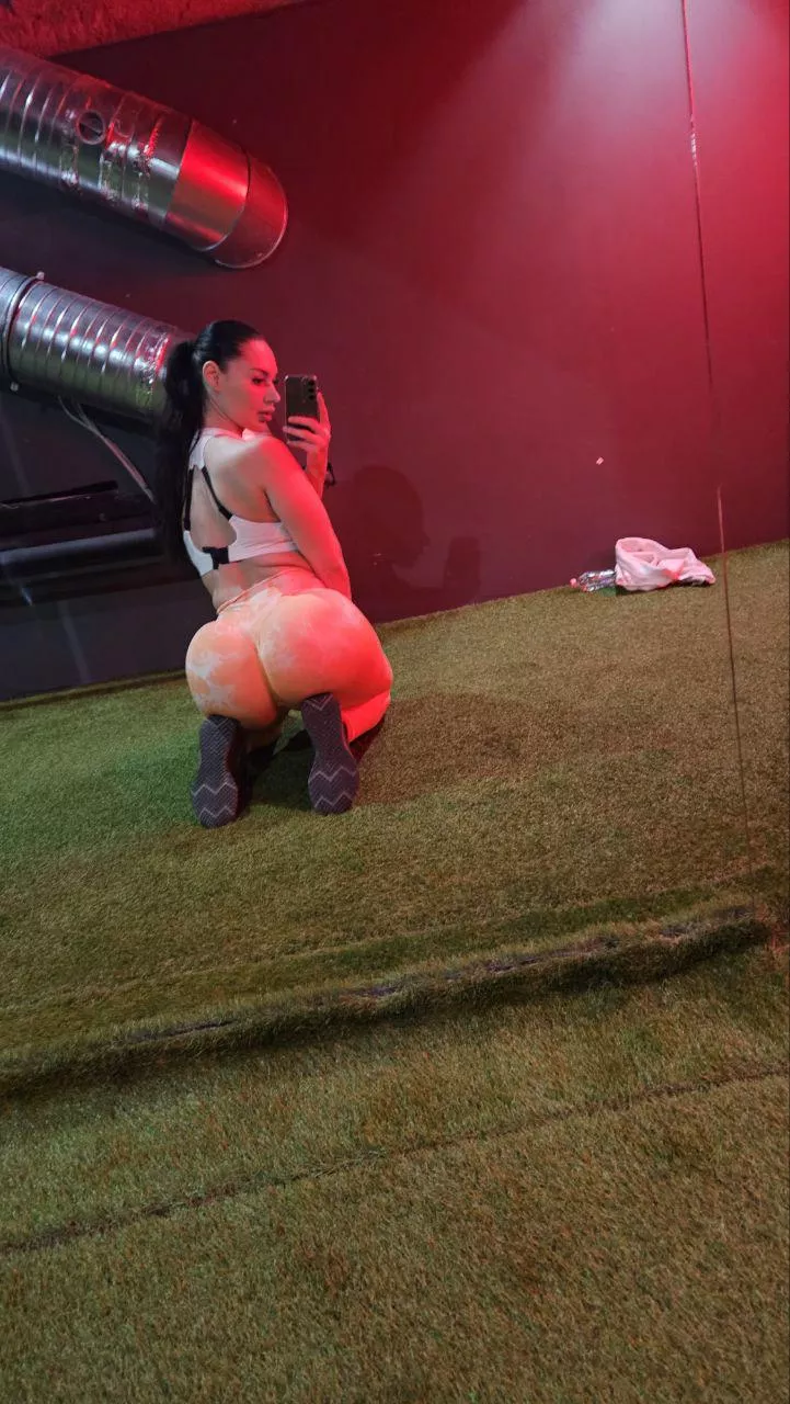 Who wants to get wild with me today (F)