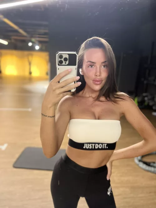 Would you say I'm a MILF if you saw me in the gym [F30]