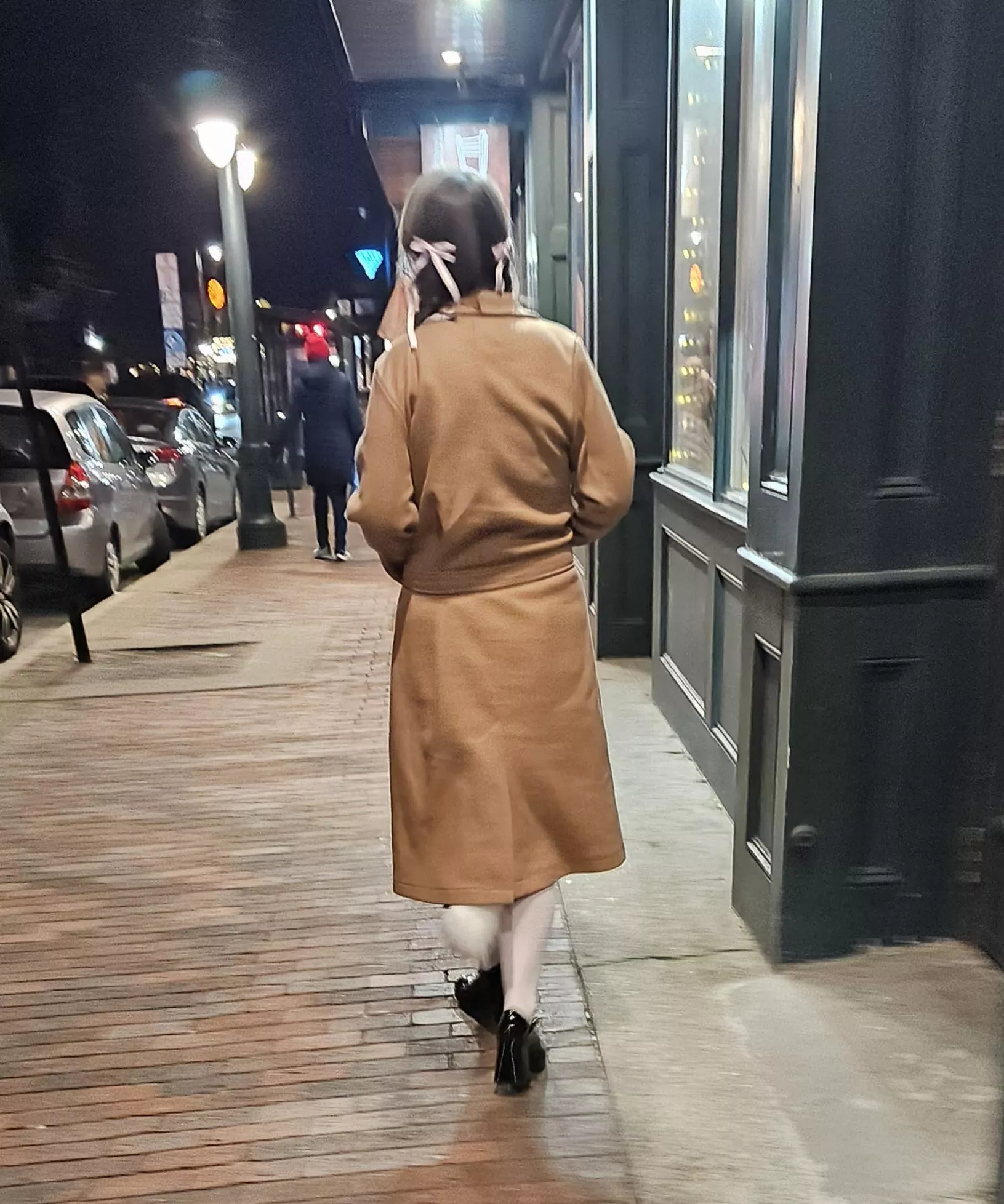 You just barely tell this kitten swaying by.