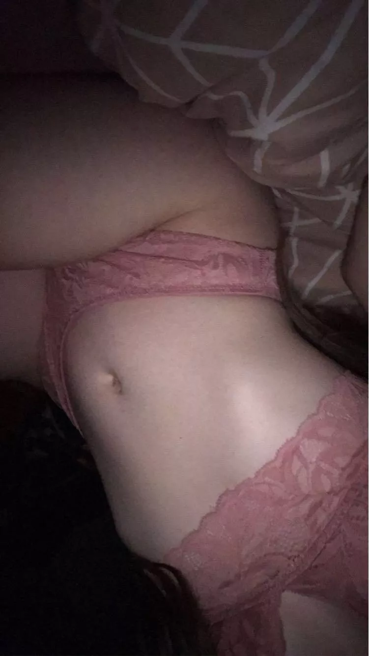 22 need someone to jerk to my gf bigger the better!