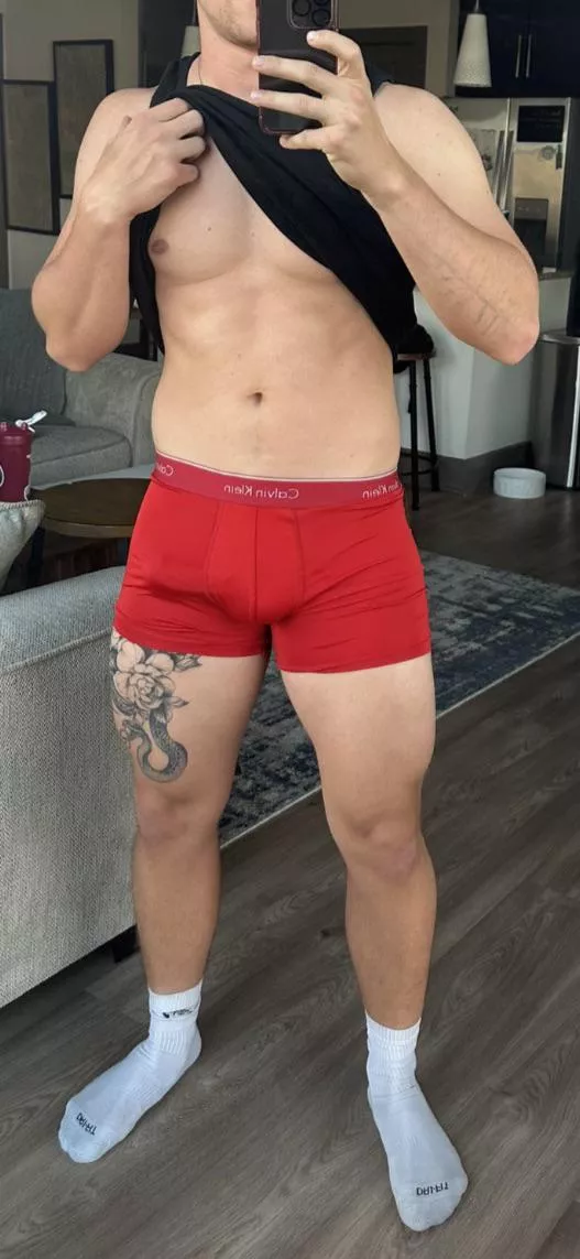 25 muscular stud. 👀 for same to swap hookup vids with. DM me for snap