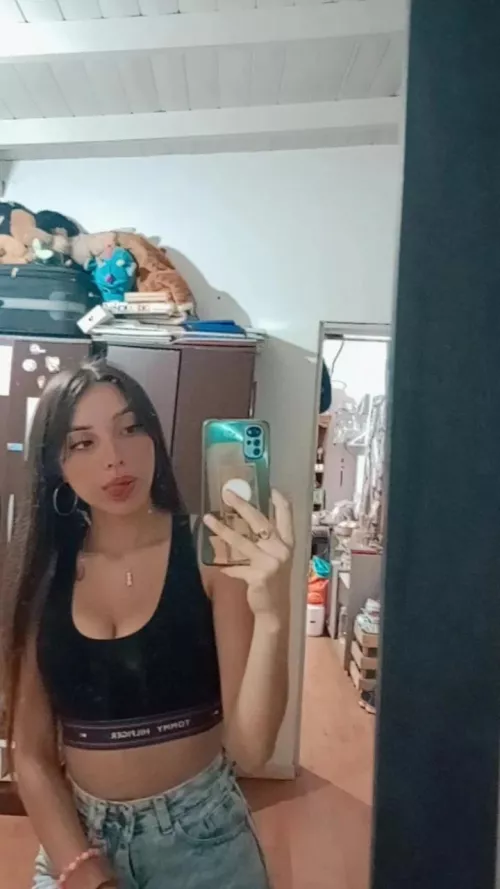 Do i look sexy in this croptop?