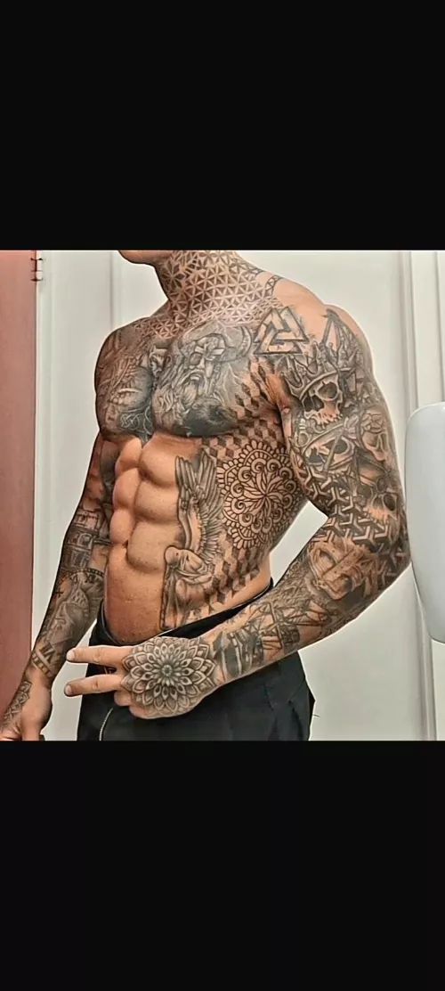 Fully inked gym bro ;)