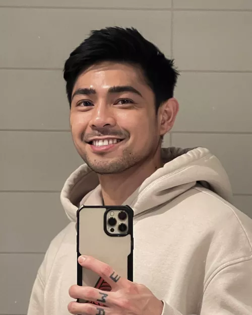 Gotta take selfie before walking my dog. Happy sunday everyone!