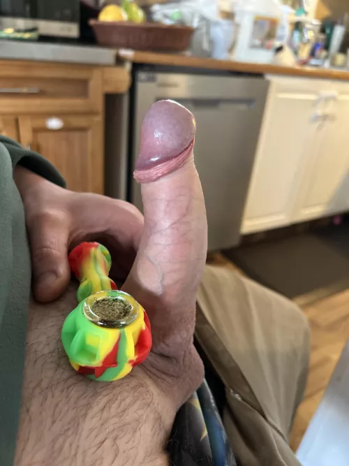 Hope you’ve had a fun St.Patricks day !!!. First bowl in [m]y new pipe, digging the Color’s. 