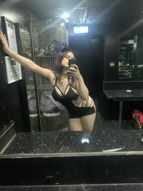 I love wearing my cat ears at the club 😻