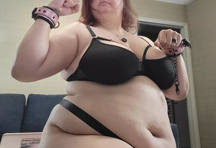 I'll squeeze you between my thighs. 