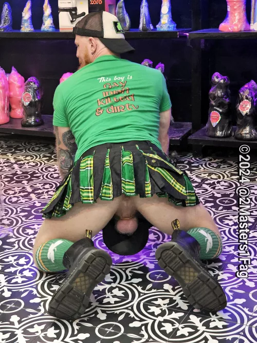 Made the sub get on its knees at a sex shop to see up its kilt.   Good Lil Irish sub!