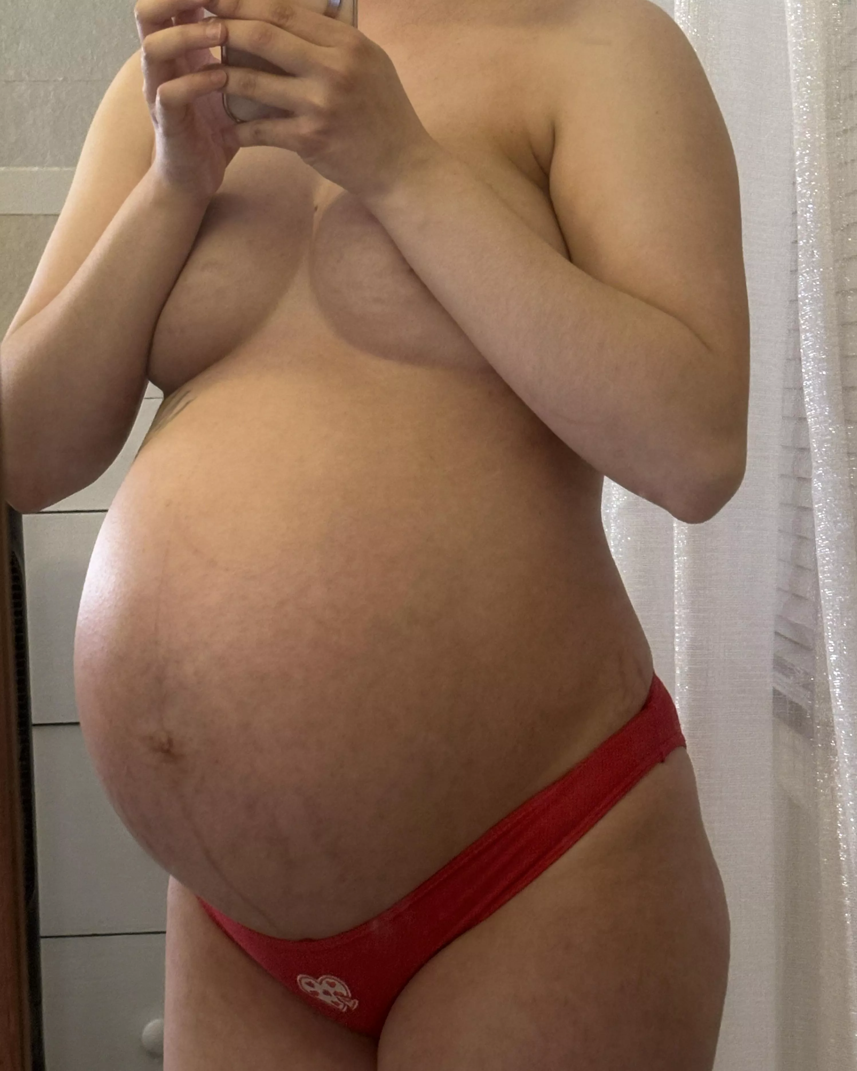 teasing you in this mirror pic