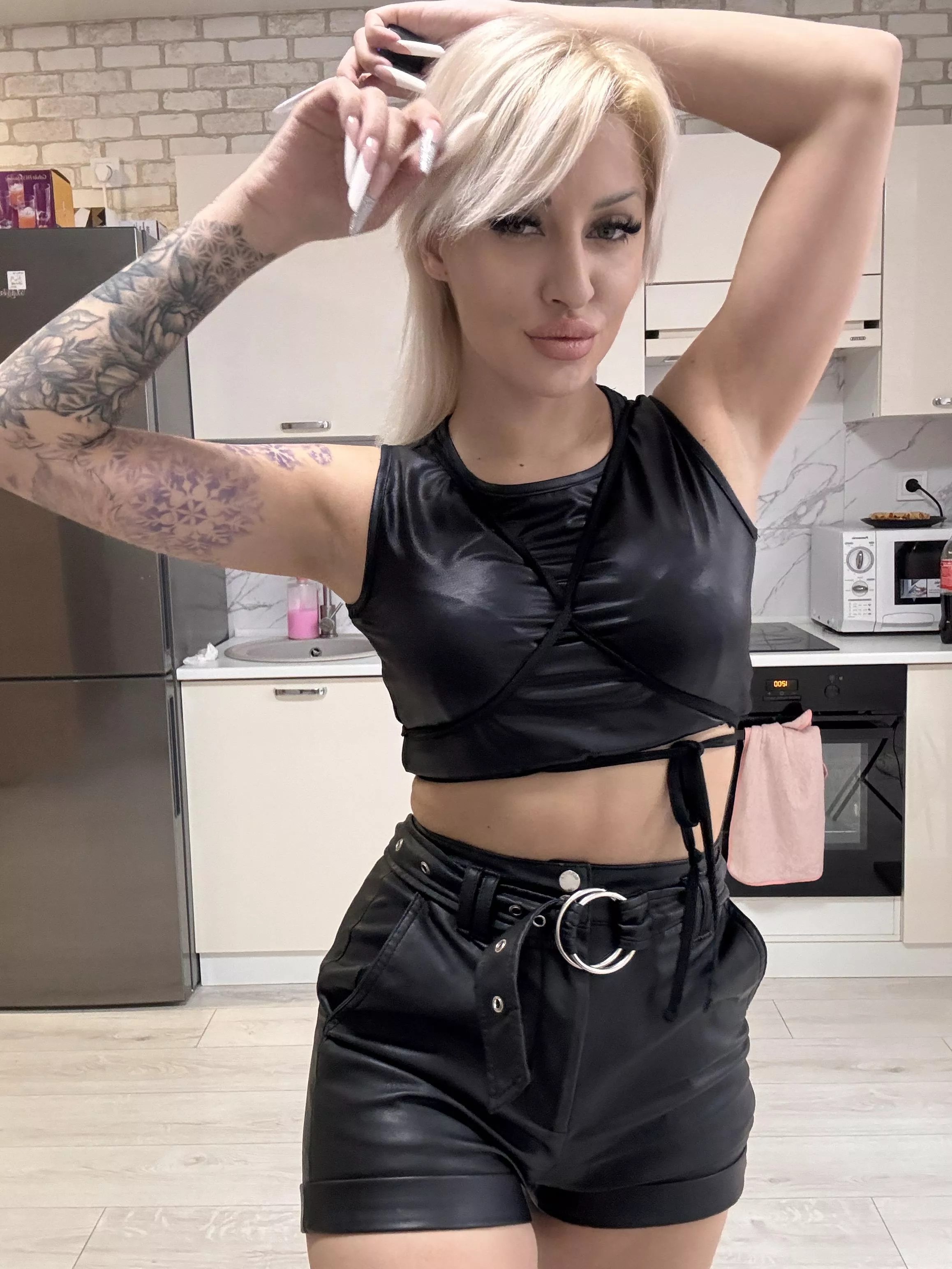 The temptress in black