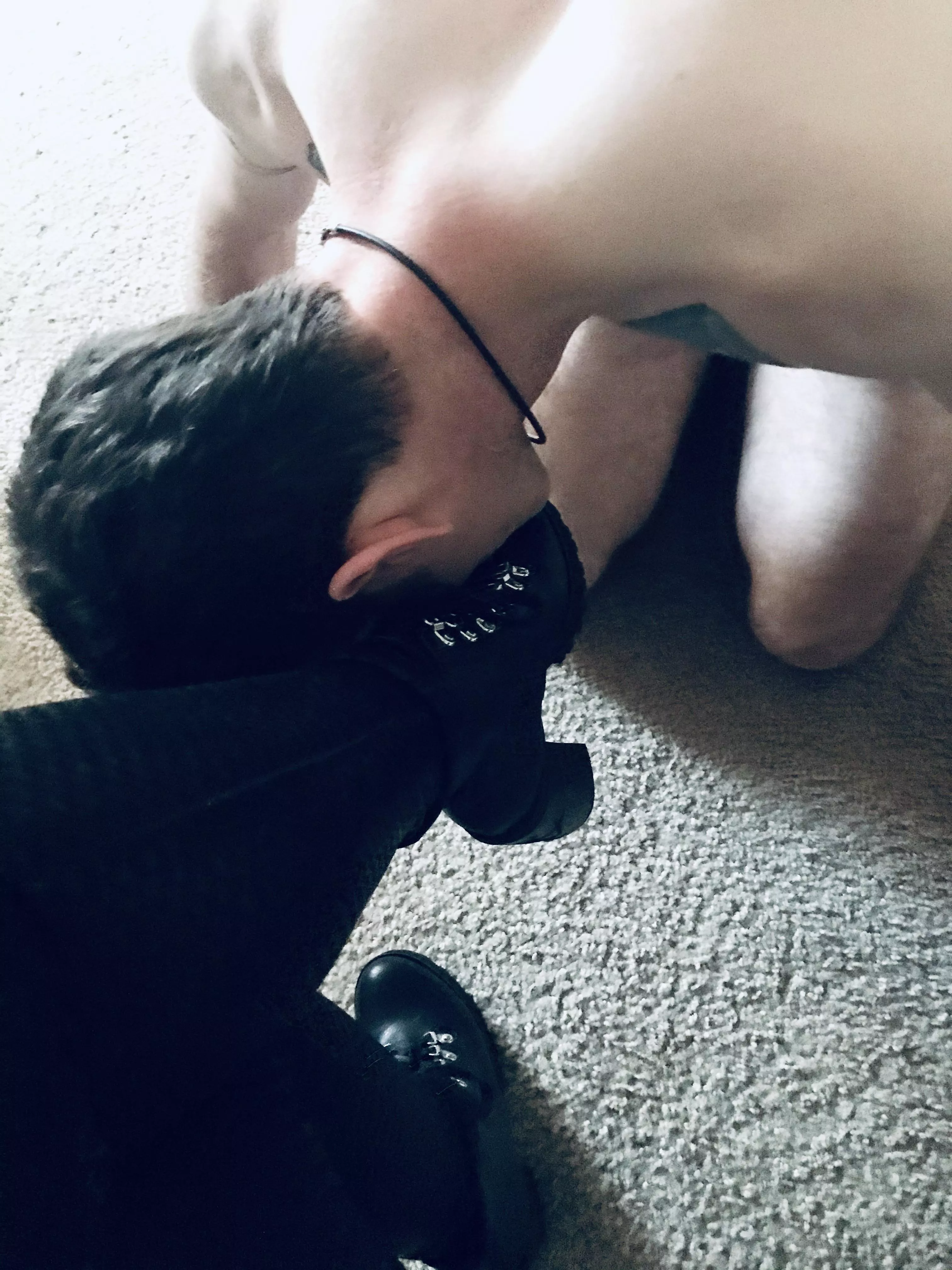 Worship my feet like a good Beta