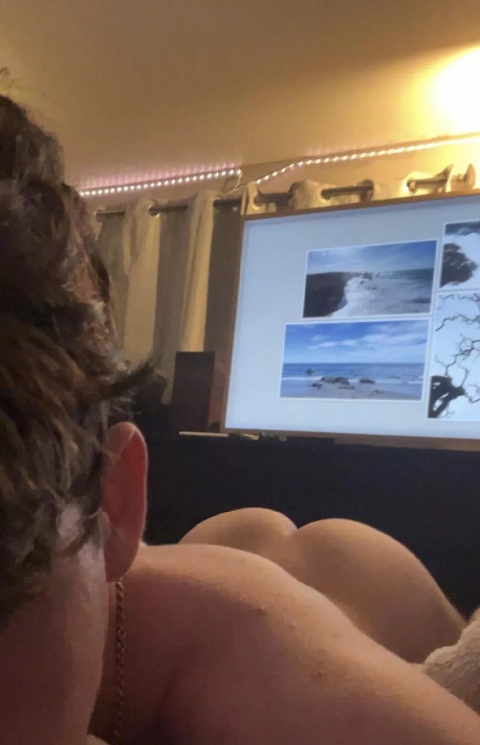 18 - Dick or ass? Hung verbal guys hmu sc: hunglad200