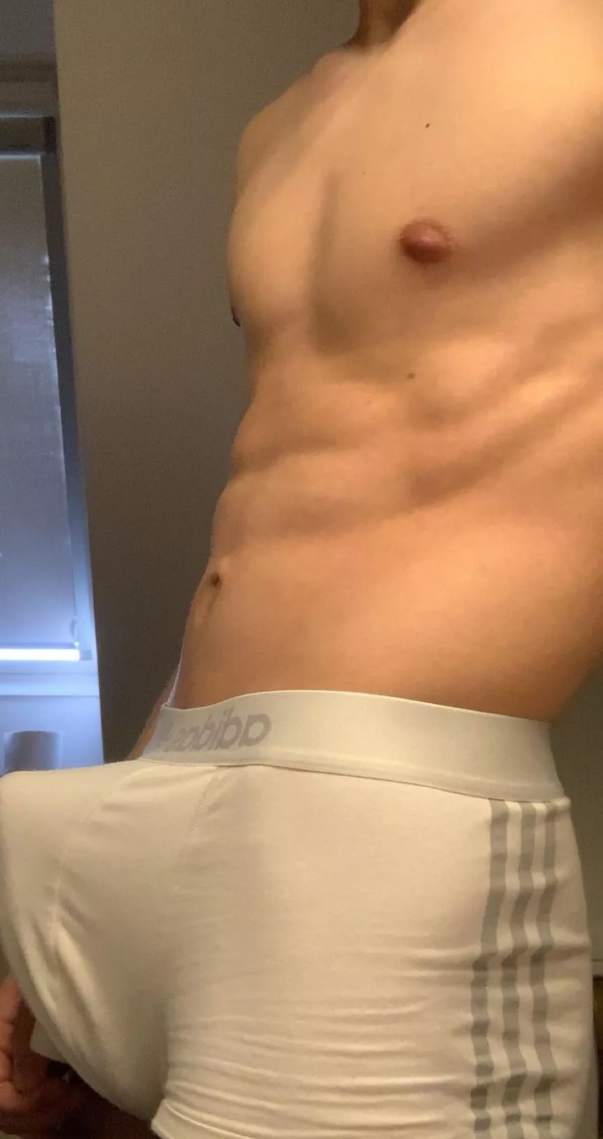 18 with abs and hung. Looking for guys with abs who show face. Hmu @justin_p001