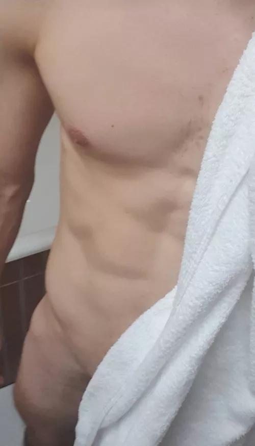 24 Straight swimmer here. Any fit bros wanna chill on snap? Add me: batica_gym99