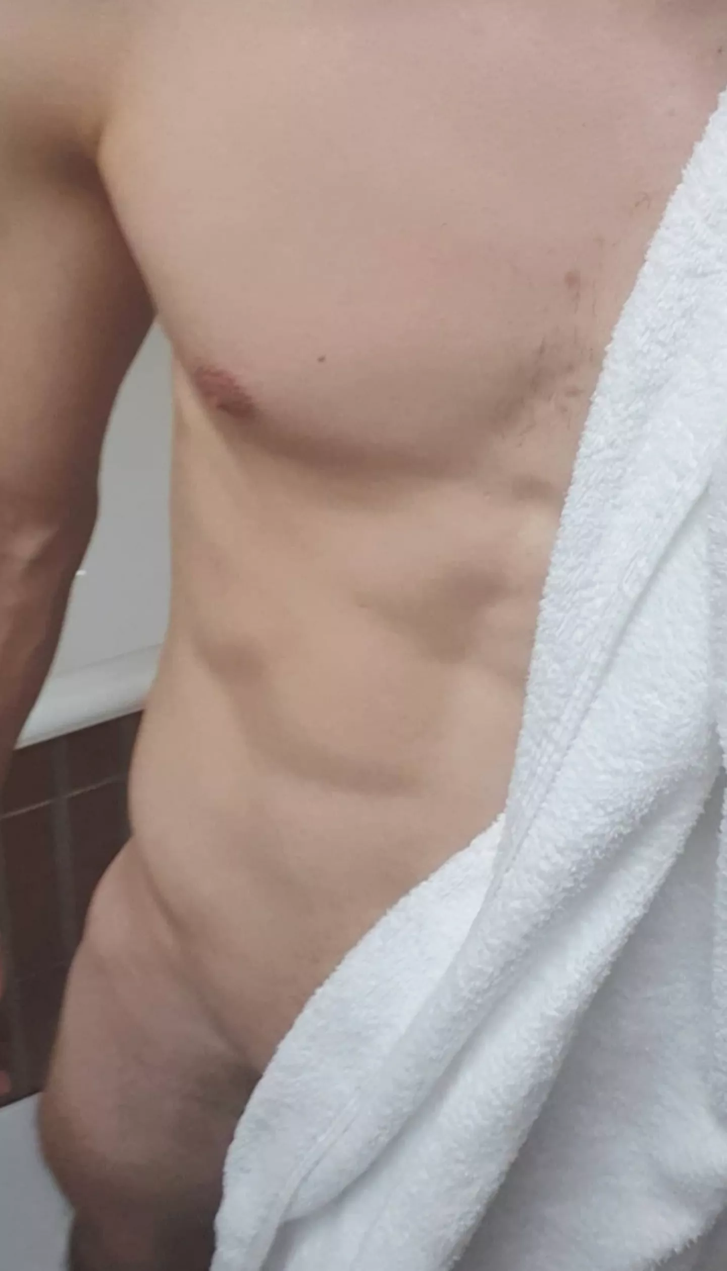 24 Straight swimmer here. Any fit bros wanna chill on snap? Add me: batica_gym99