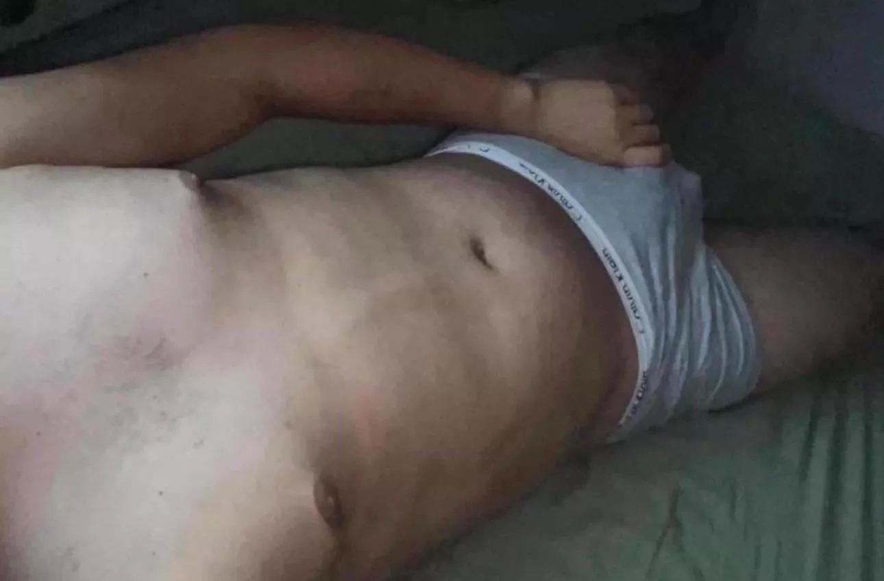 29 UK. -Bi top, looking for fun, Kinkier the better 22+ asl and face/ body pic needed - jamiet948.