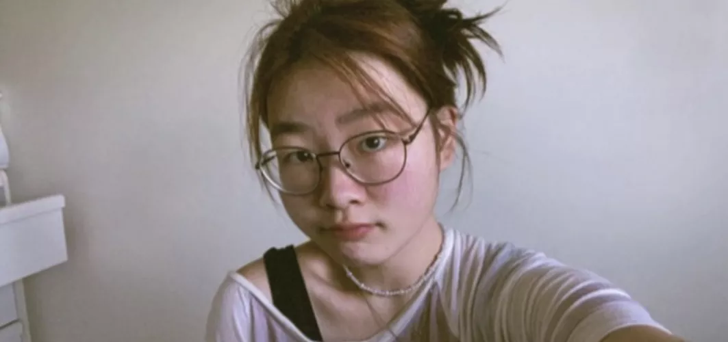 5'2 freshmen in college :)