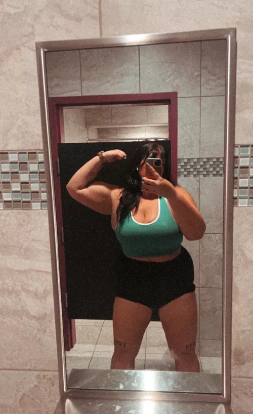 a bbw with python biceps >