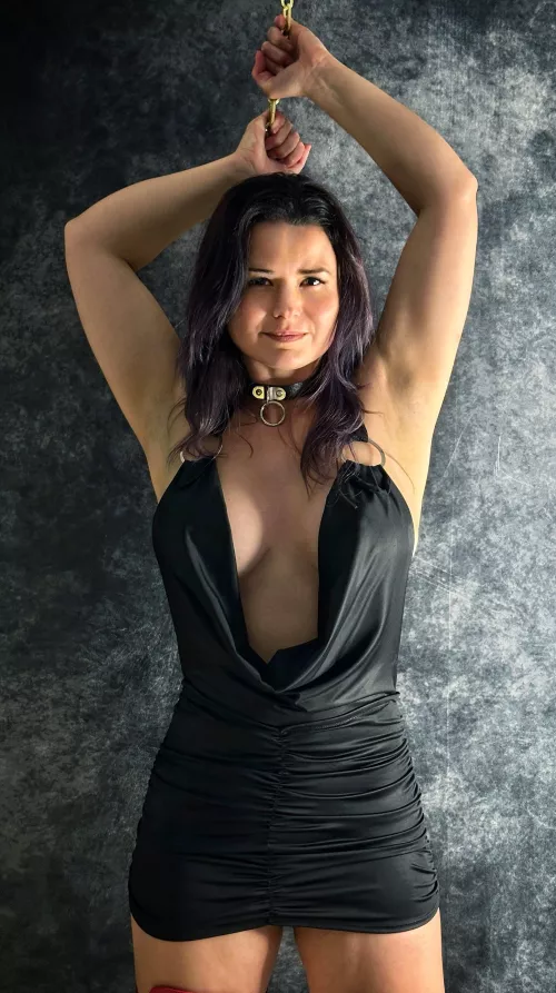 A dress that invites down blouse vibes.