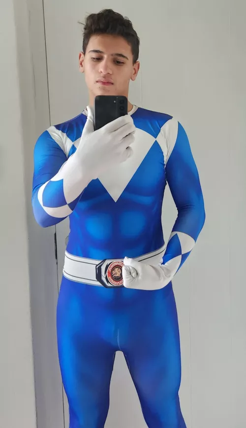 A while back I asked for input on what to wear for purim so here's an update: I went with blue ranger
