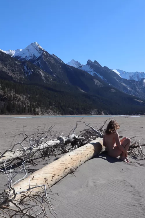 Although I like the idea, I've never enjoyed dedicated nude beaches, as I've always had a negative encounter with a creepy guy. So now I'd much rather hike somewhere and have a beach all to myself ☀️🌿