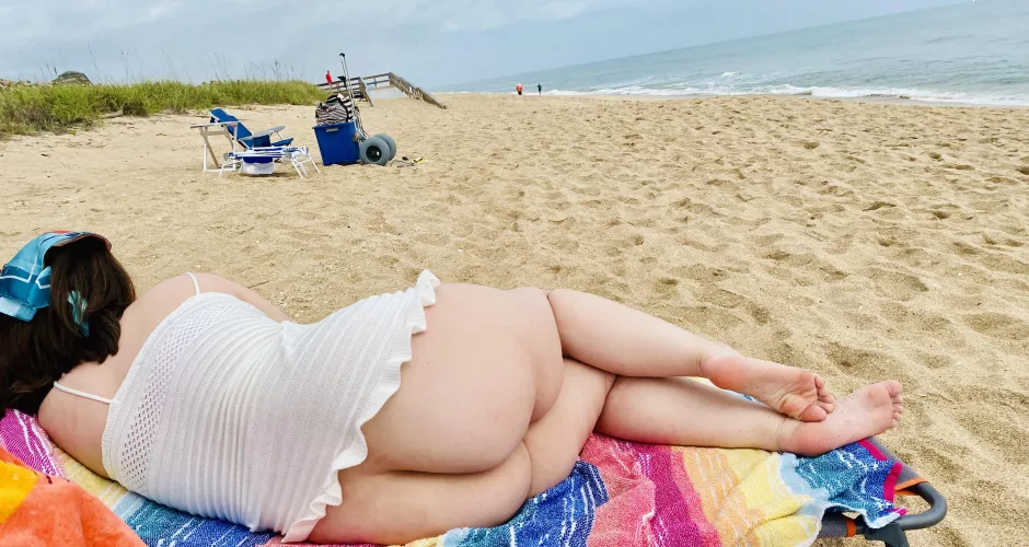 Bottomless on the beach 