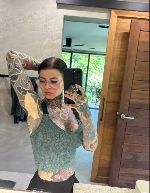 By just smelling will make you cum already