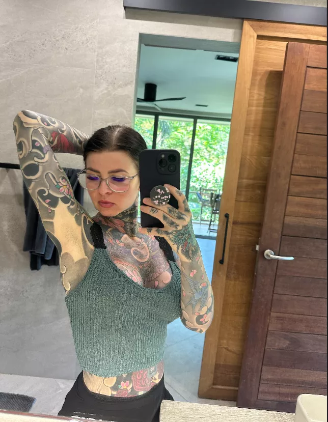 By just smelling will make you cum already