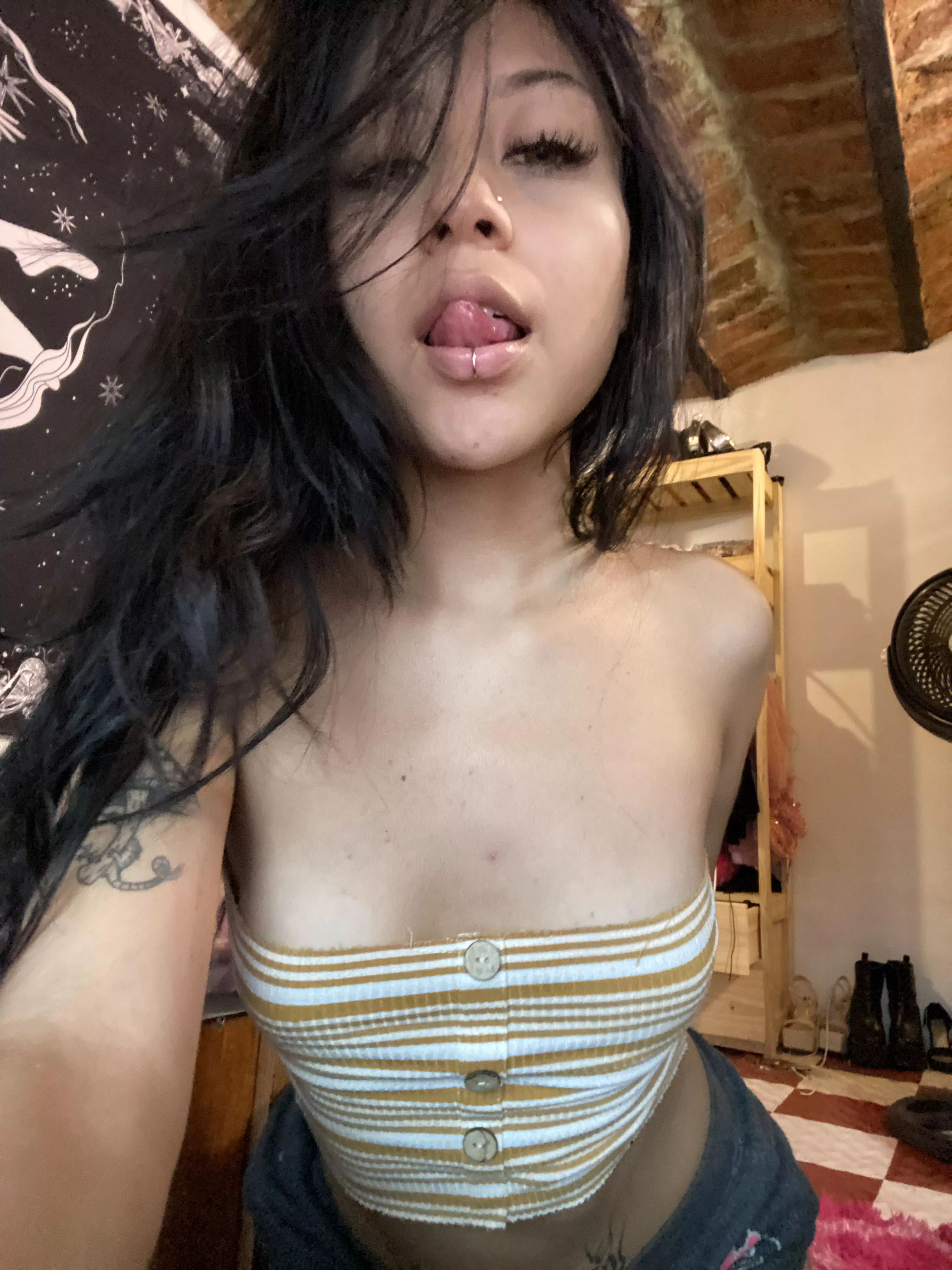 Can we take turns pleasuring eachother while the other plays video games?