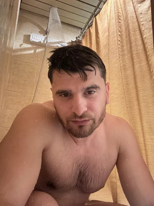 Clean, wet and hairy💦🍑👅