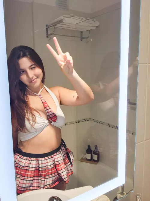 do i look sexy on my new croptop ?